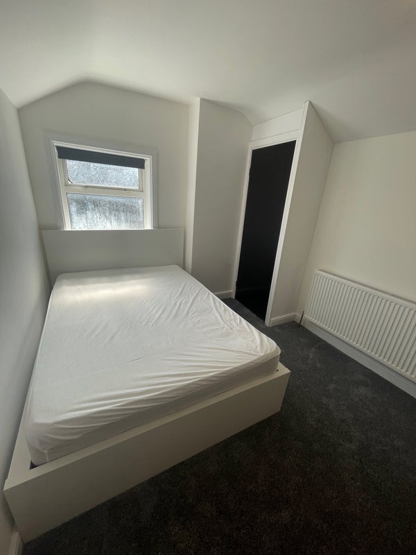Room Swinton Street in Cardiff