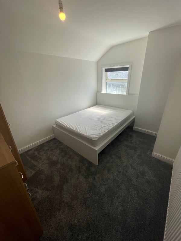 Room Swinton Street in Cardiff