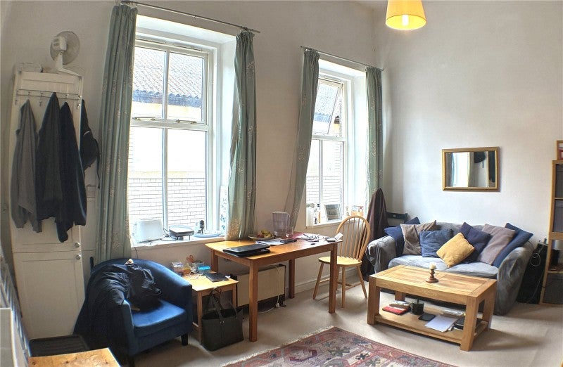Flat Silver Street in Trowbridge