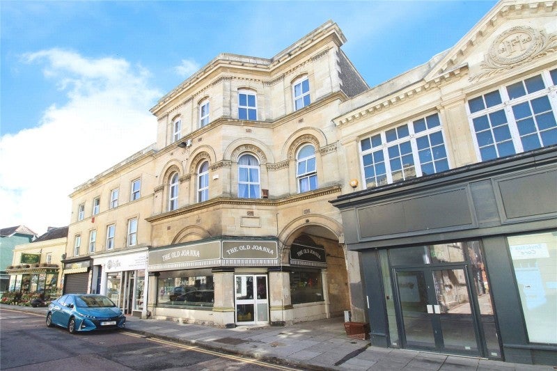 Flat Silver Street in Trowbridge