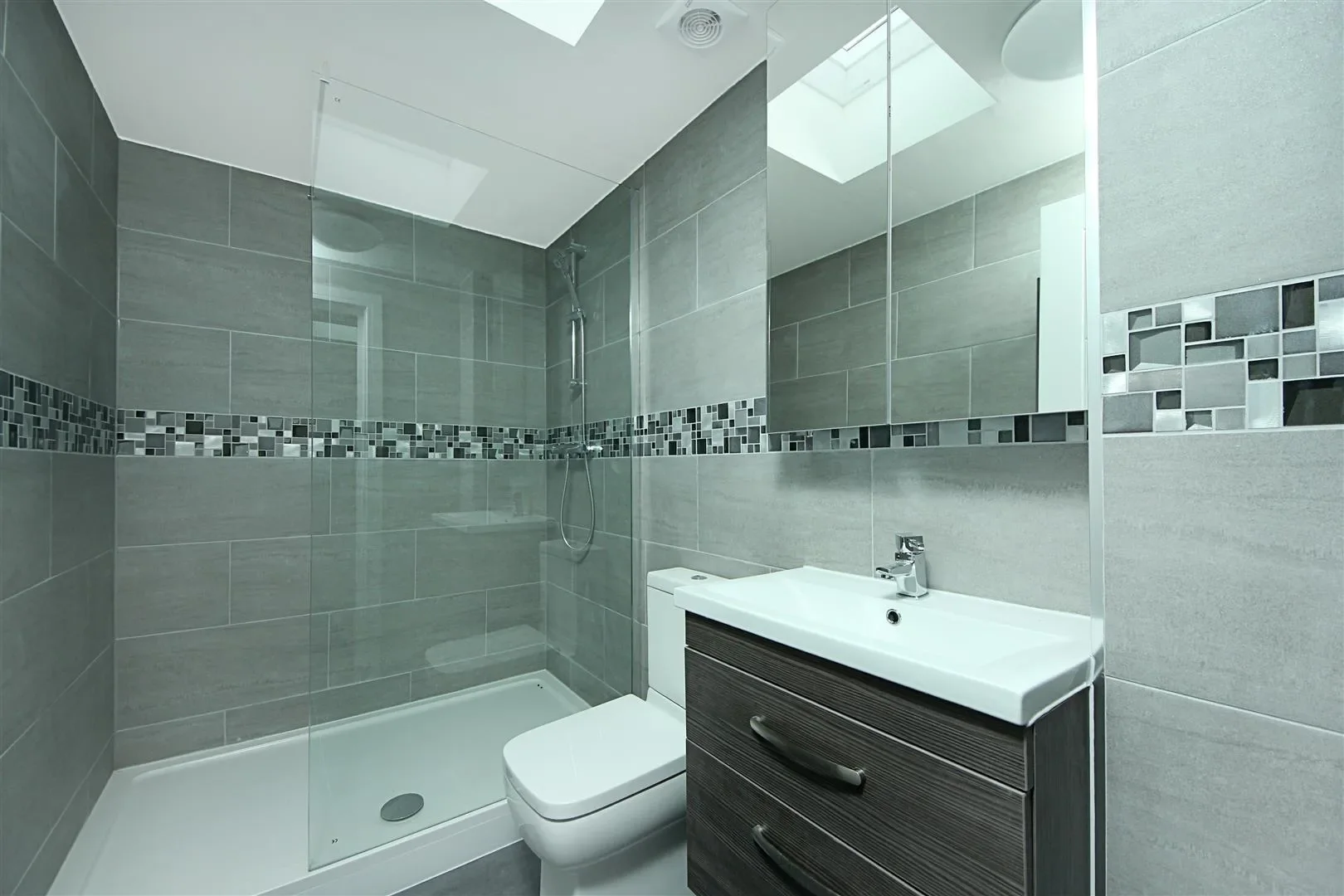 Flat Allison Road in Greater London