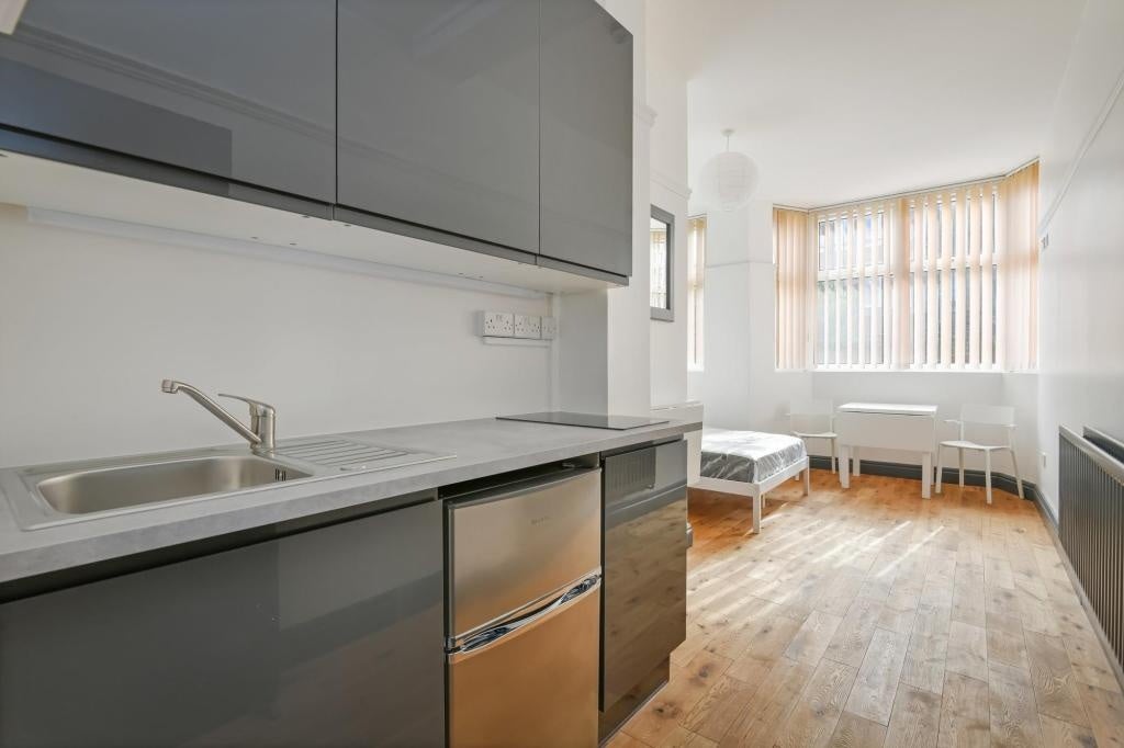 Flat King and Queen Street in Greater London