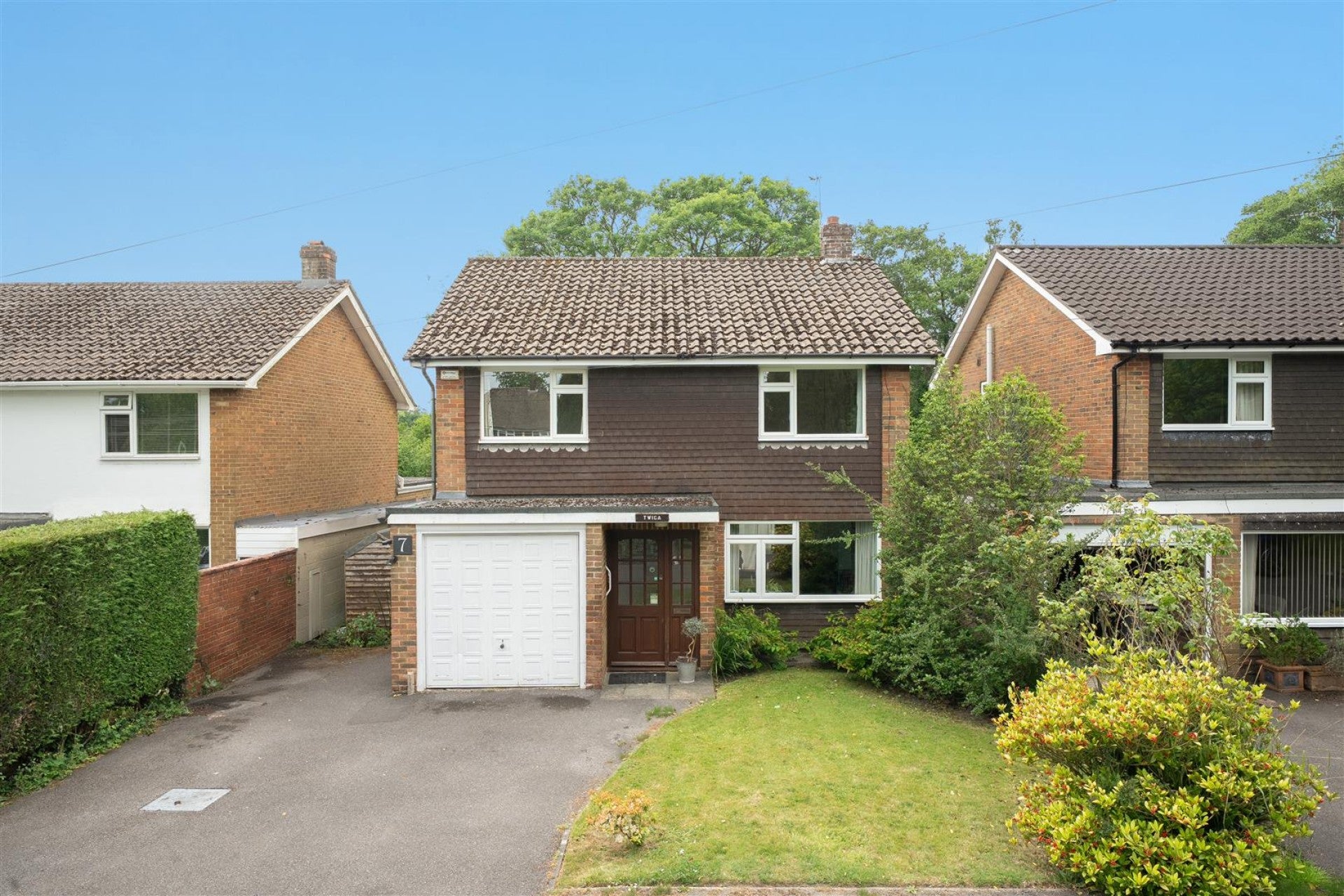 House Crowborough Hill in Wealden