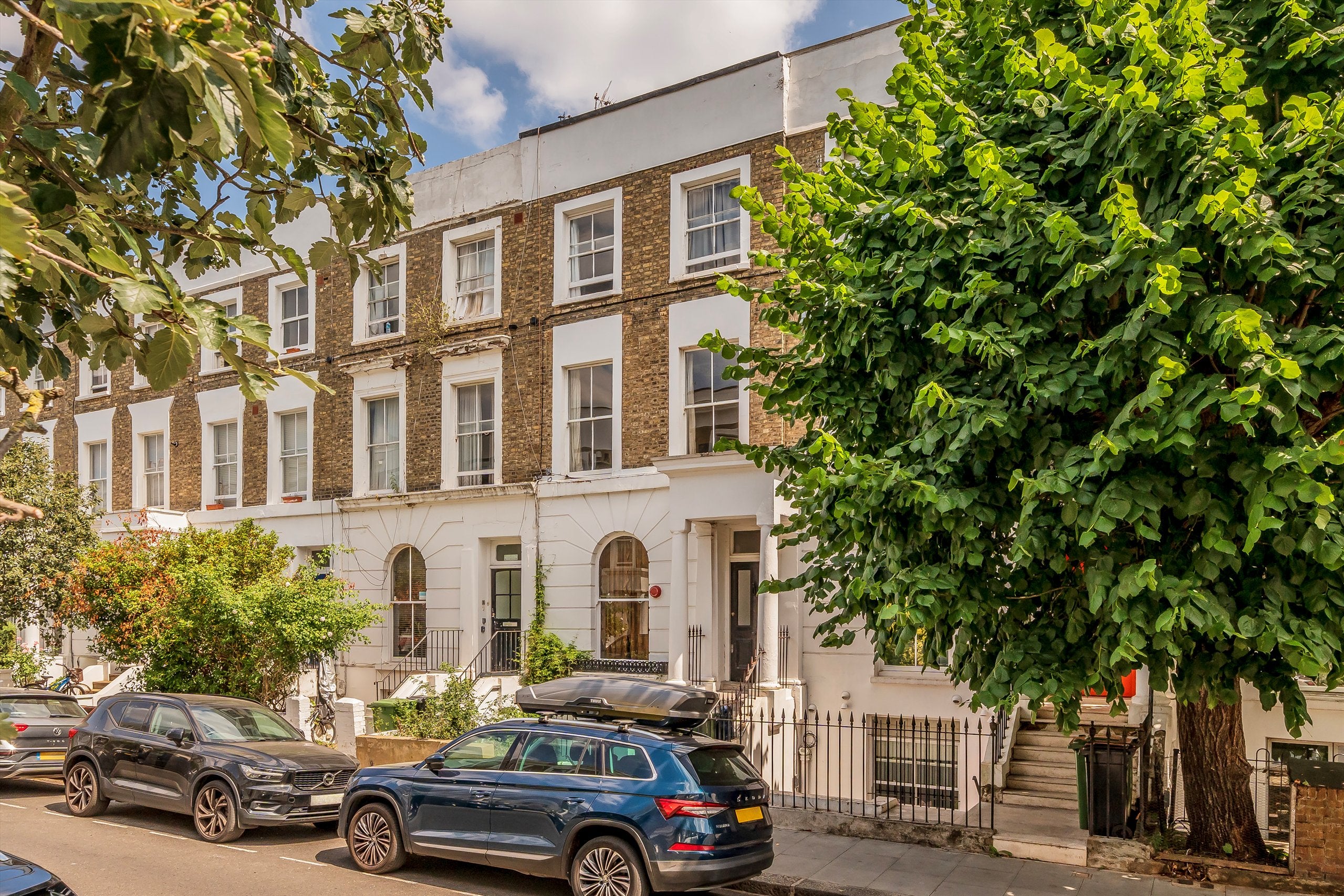 Flat Stanlake Road in Greater London