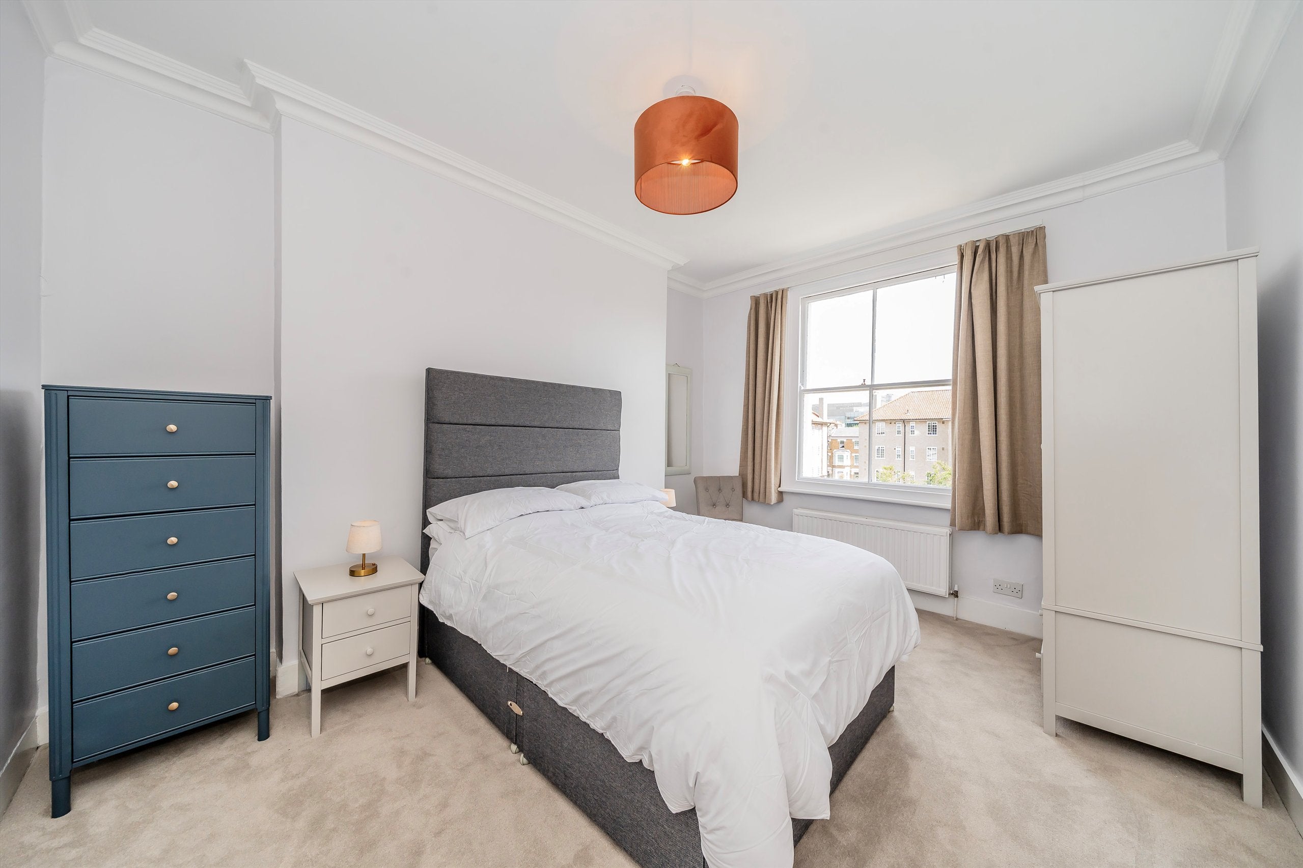Flat Stanlake Road in Greater London