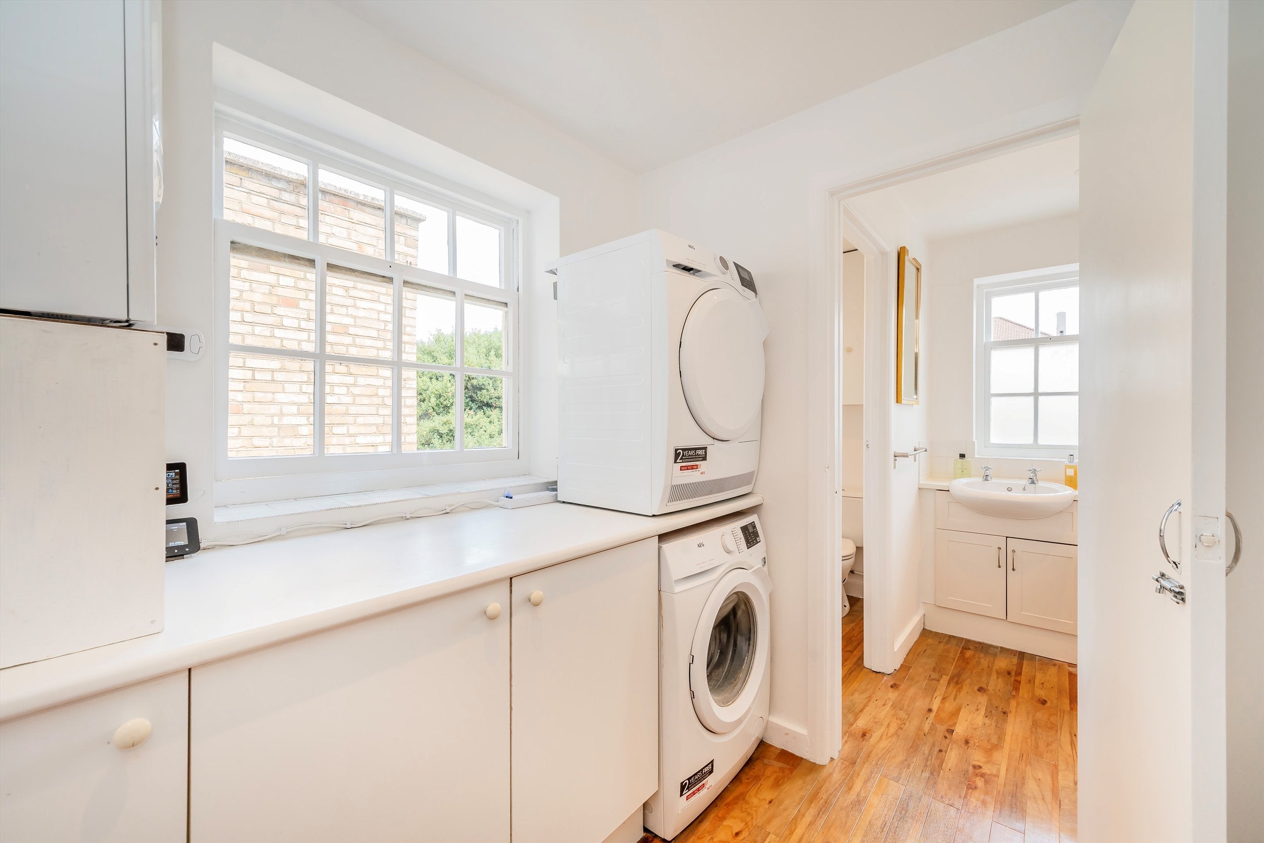 Flat Stanlake Road in Greater London