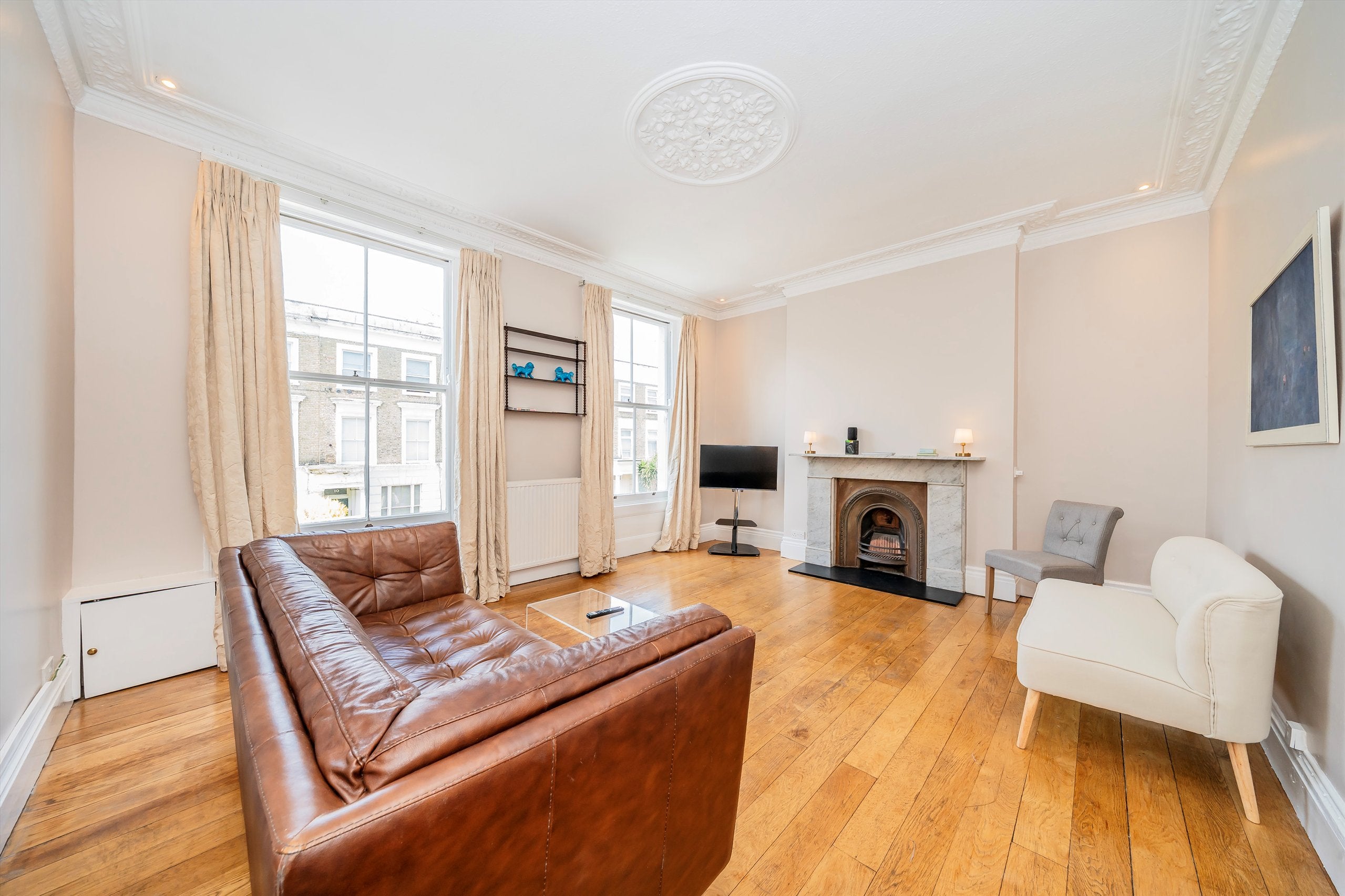 Flat Stanlake Road in Greater London