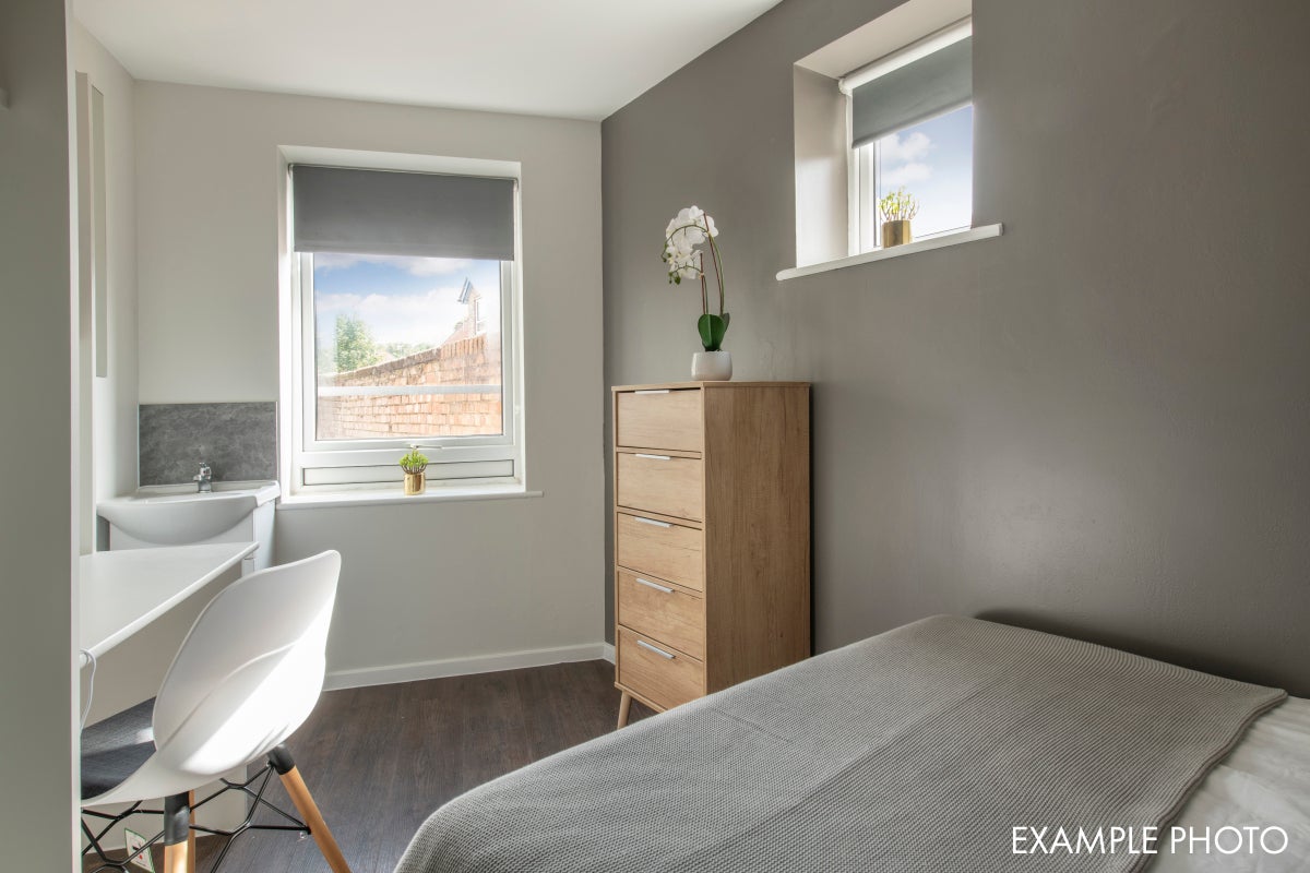 Room Rob Roy Avenue in Nottingham