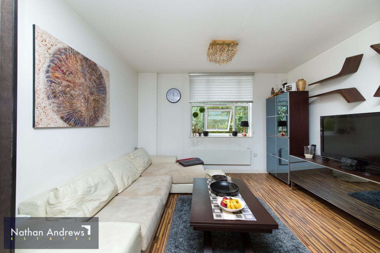 Flat Bromyard Avenue in Greater London