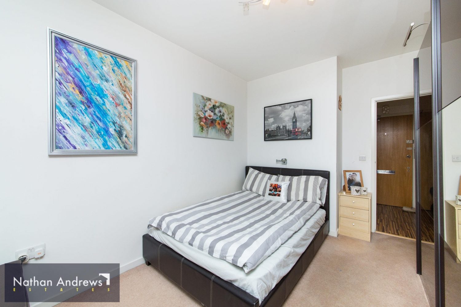 Flat Bromyard Avenue in Greater London