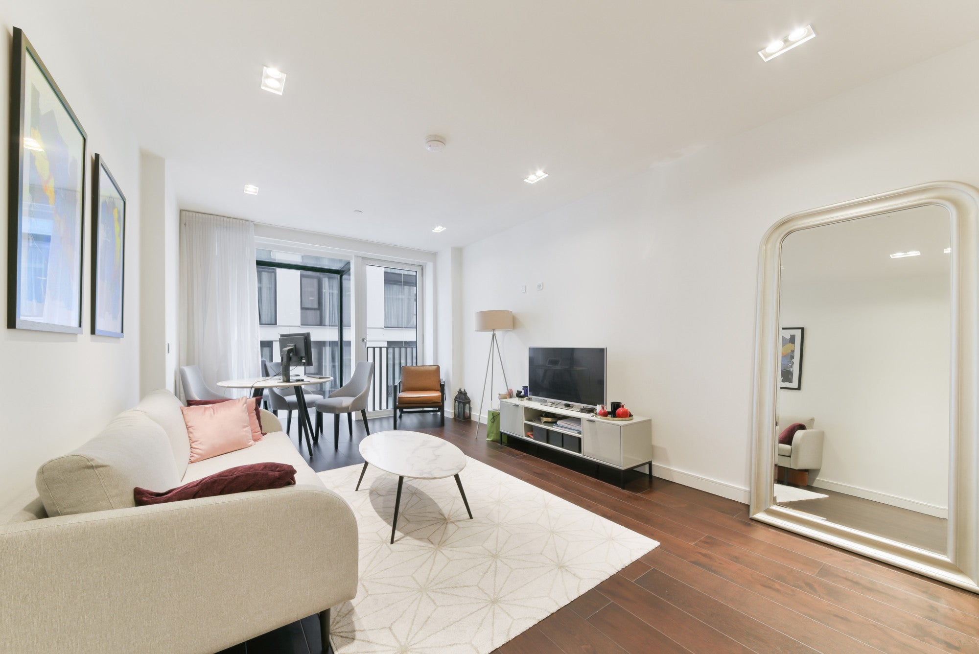 Flat Greenham Close in Greater London