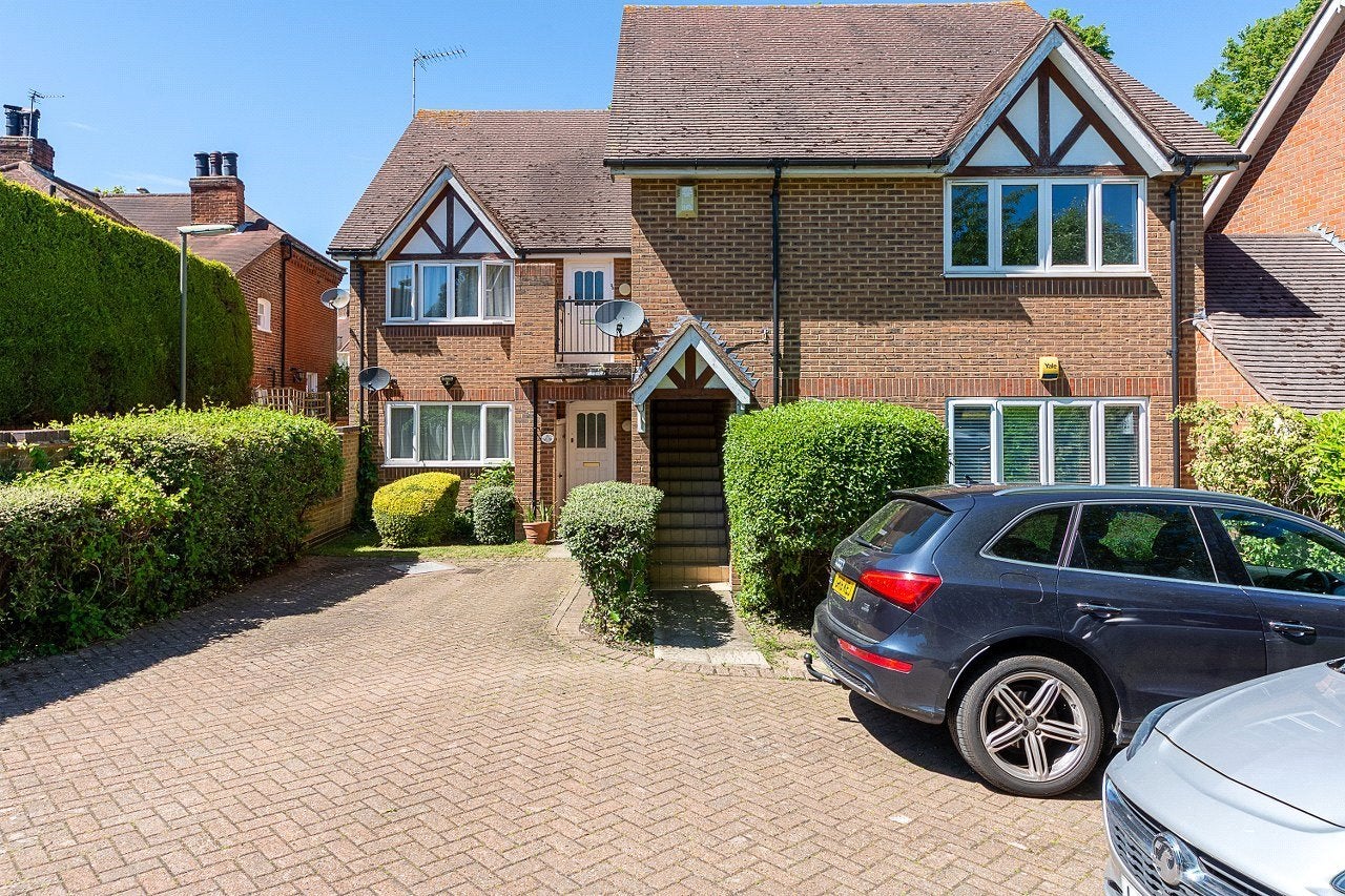 Flat Bluegates in Epsom and Ewell