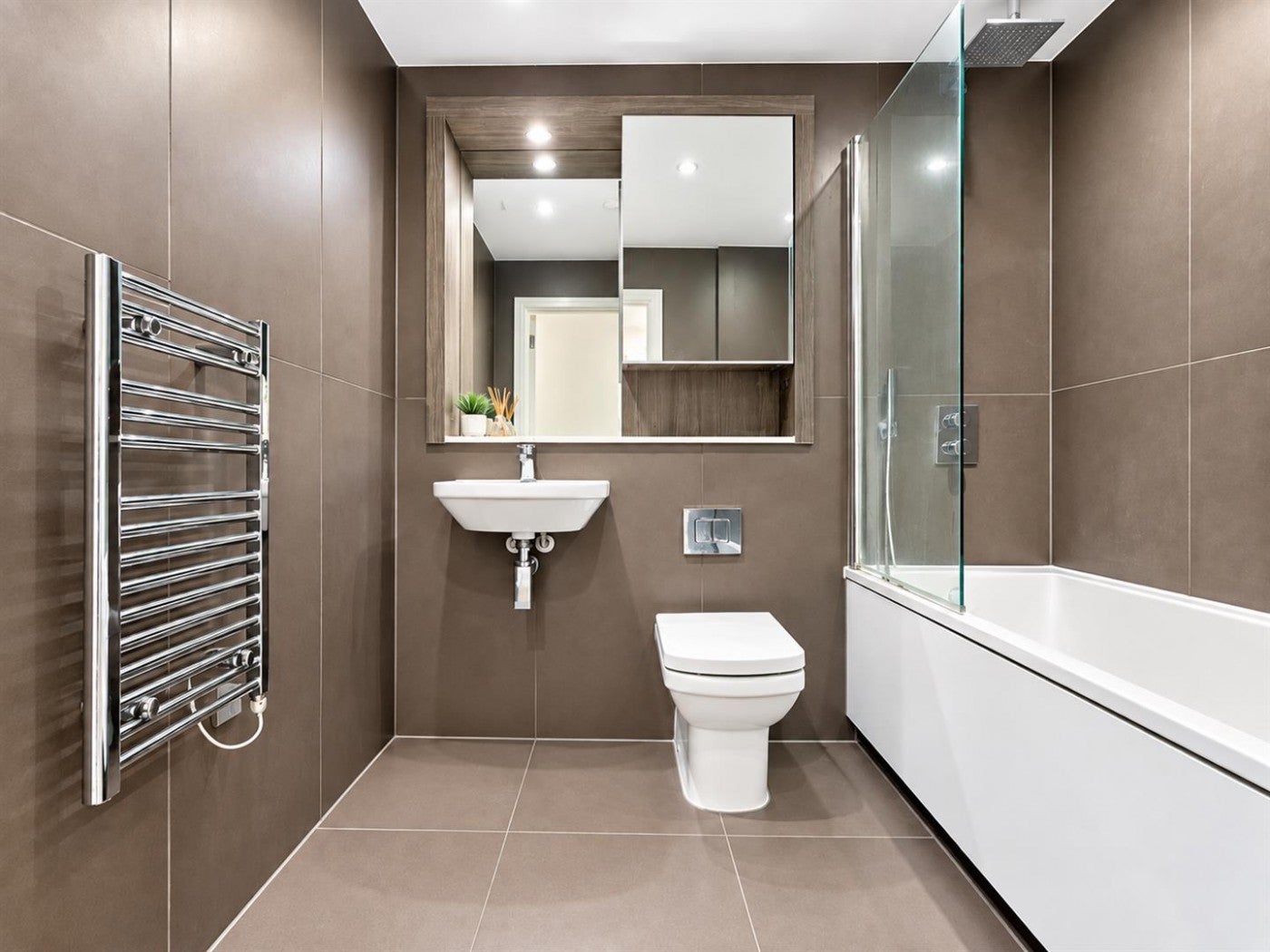 Flat Lampton Road in Greater London