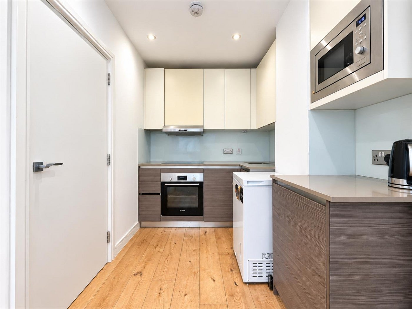 Flat Lampton Road in Greater London