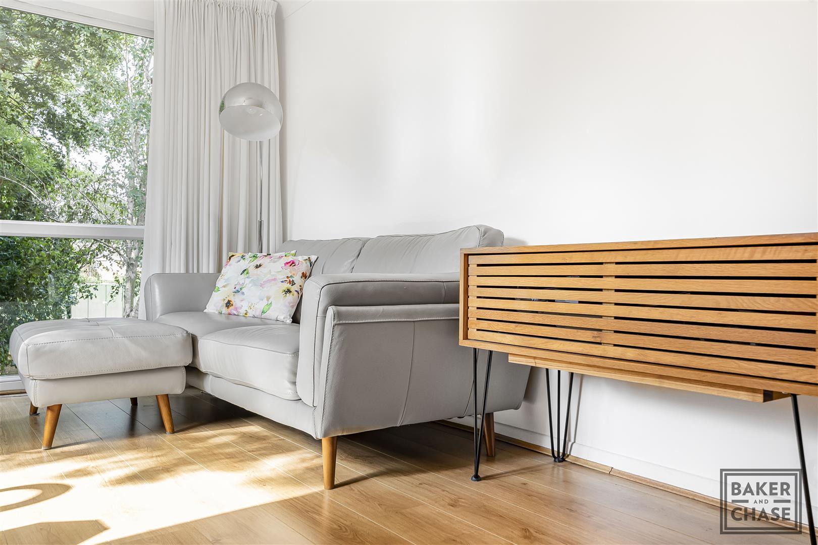 Flat Hansart Way in Greater London