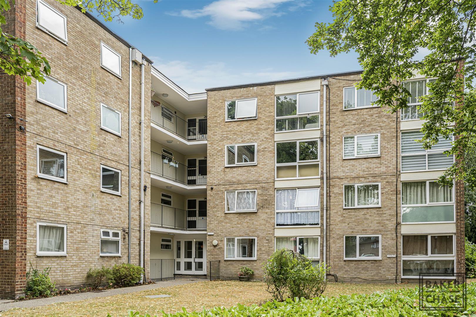 Flat Hansart Way in Greater London