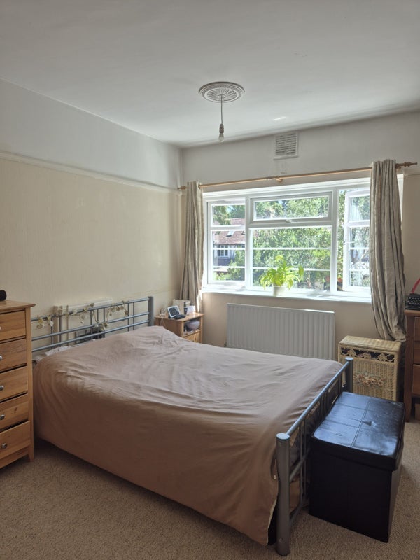 Room Brighton Road in Greater London