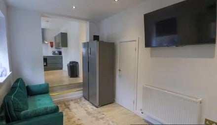 Room Nether Hall Avenue in Kirklees