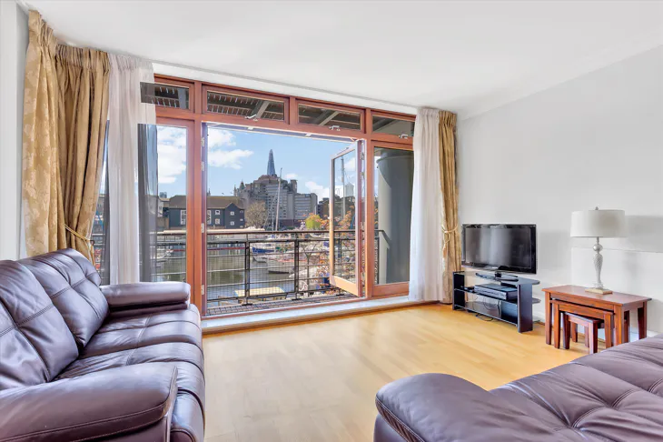 Flat Thomas More Street in Greater London