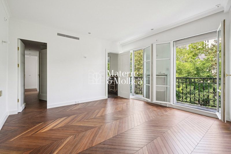 Flat Rue Cauchois in Paris