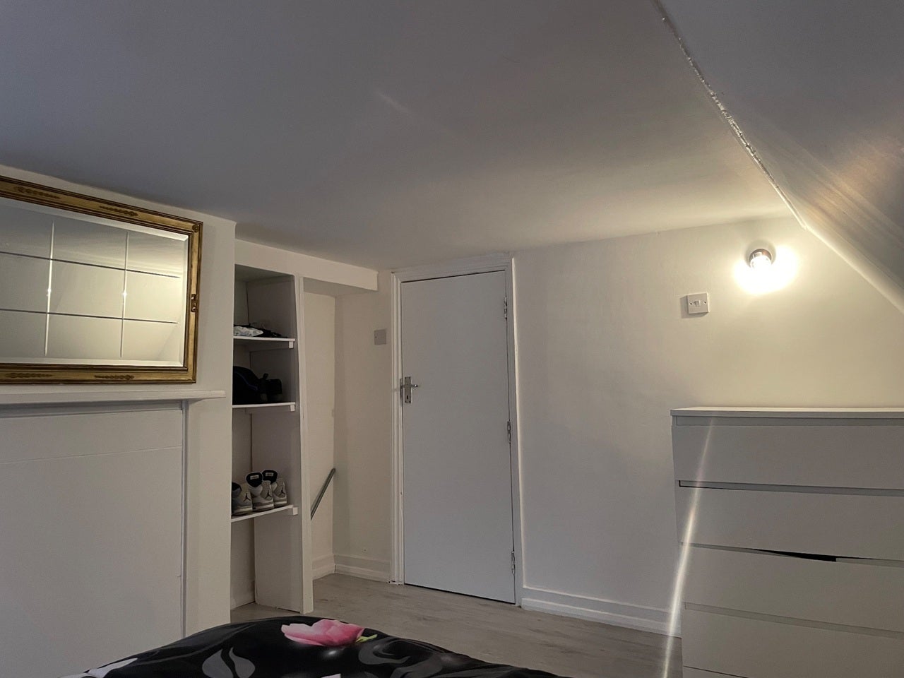 Room Roehampton High Street in Greater London