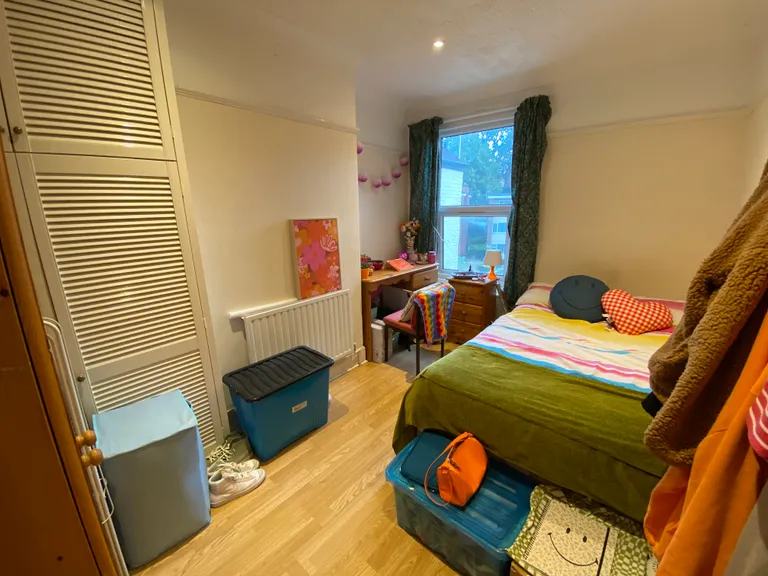 Flat Thackeray Road in Southampton