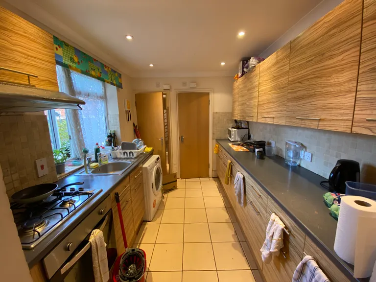 Flat Thackeray Road in Southampton