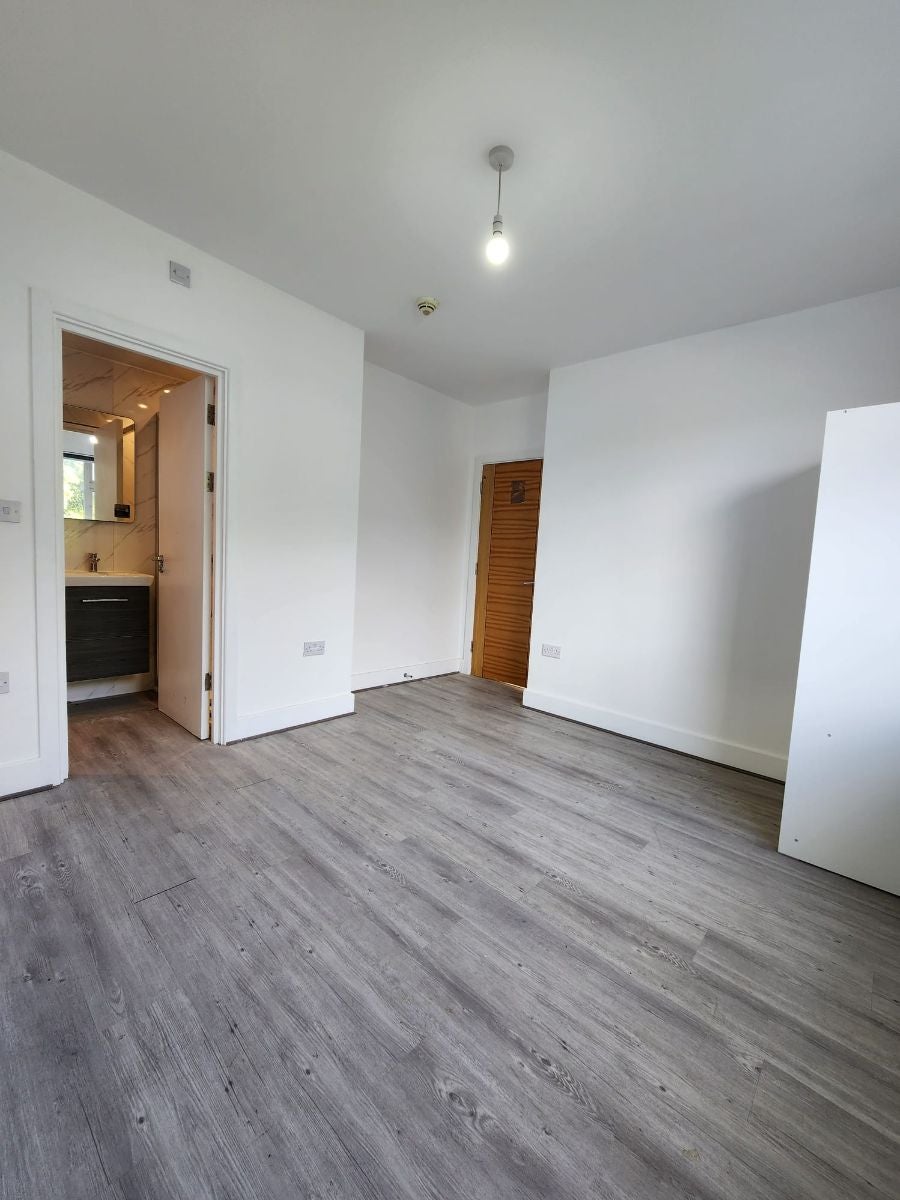 Room Elmstead Avenue in Greater London