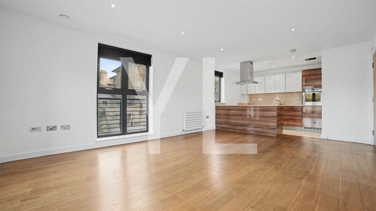 Flat Stratheden Road in Greater London