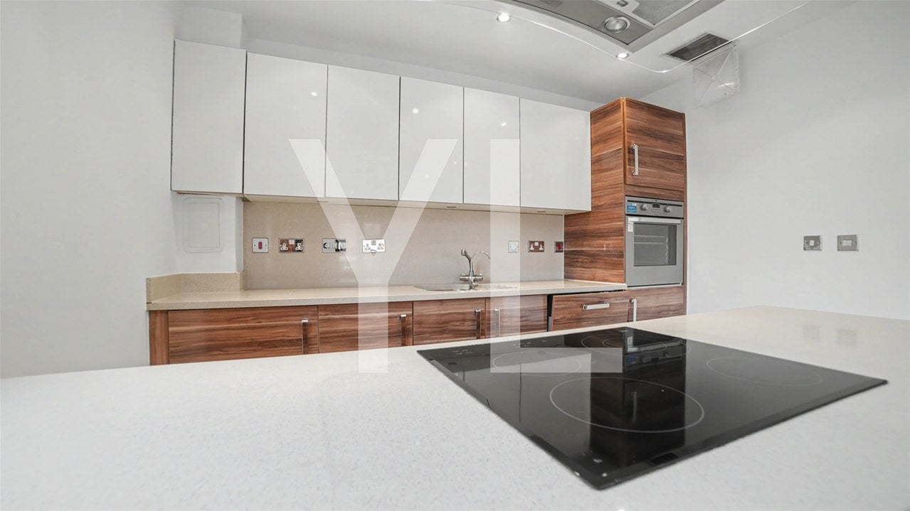 Flat Stratheden Road in Greater London