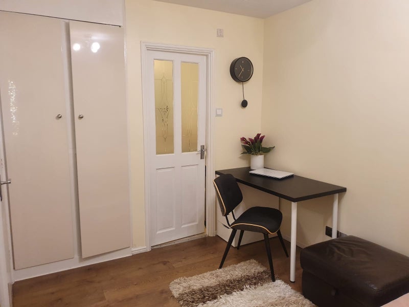 Room Palace Close in Slough