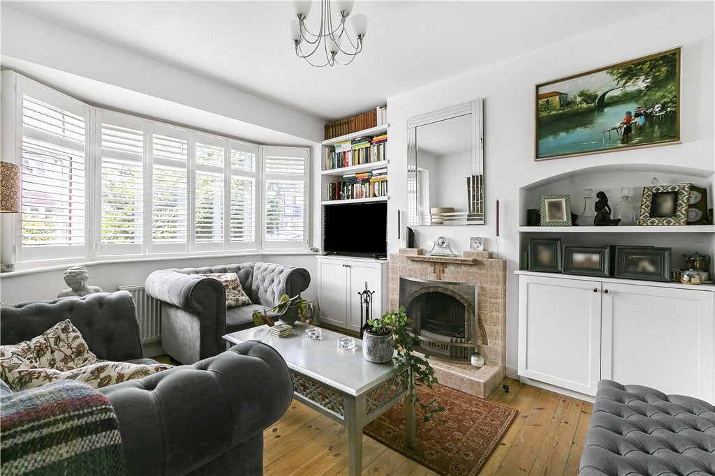 House Lincoln Avenue in Greater London