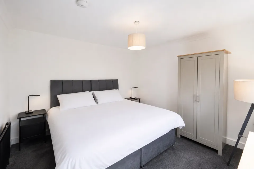 Room Whinmoor Crescent in Leeds