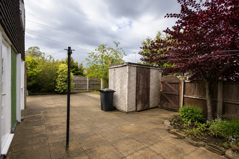 Room Whinmoor Crescent in Leeds