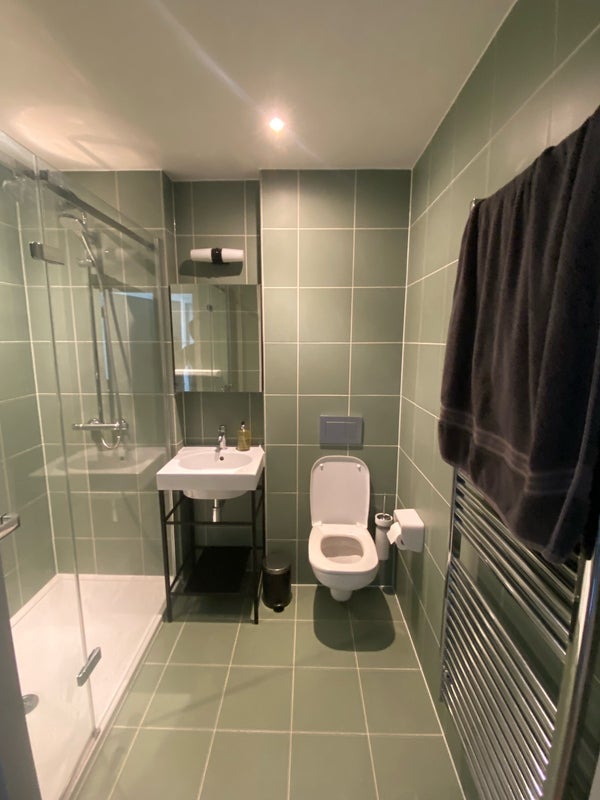Room Crimscott Street in Greater London