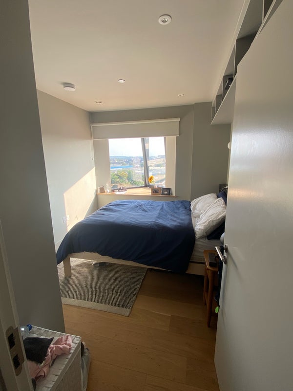 Room Crimscott Street in Greater London