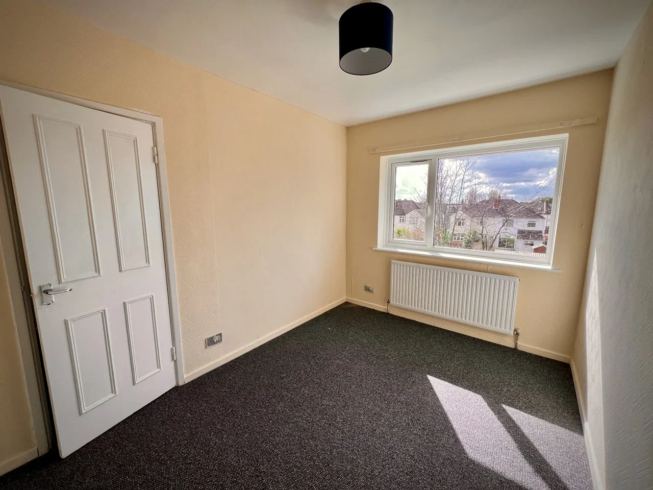 Flat Tankerville Road in Greater London