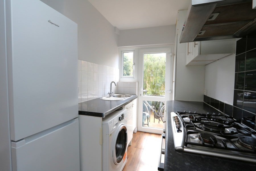 Flat Grove Road in Greater London