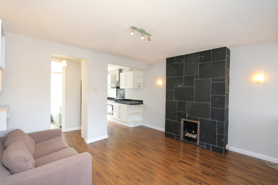 Flat Grove Road in Greater London