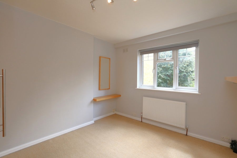Flat Grove Road in Greater London