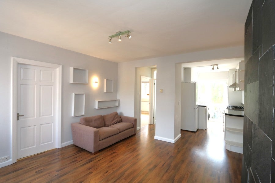 Flat Grove Road in Greater London