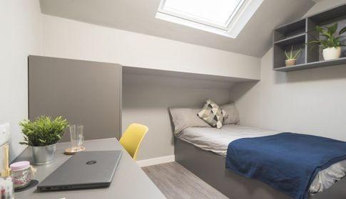 Flat Cromwell Range in Manchester