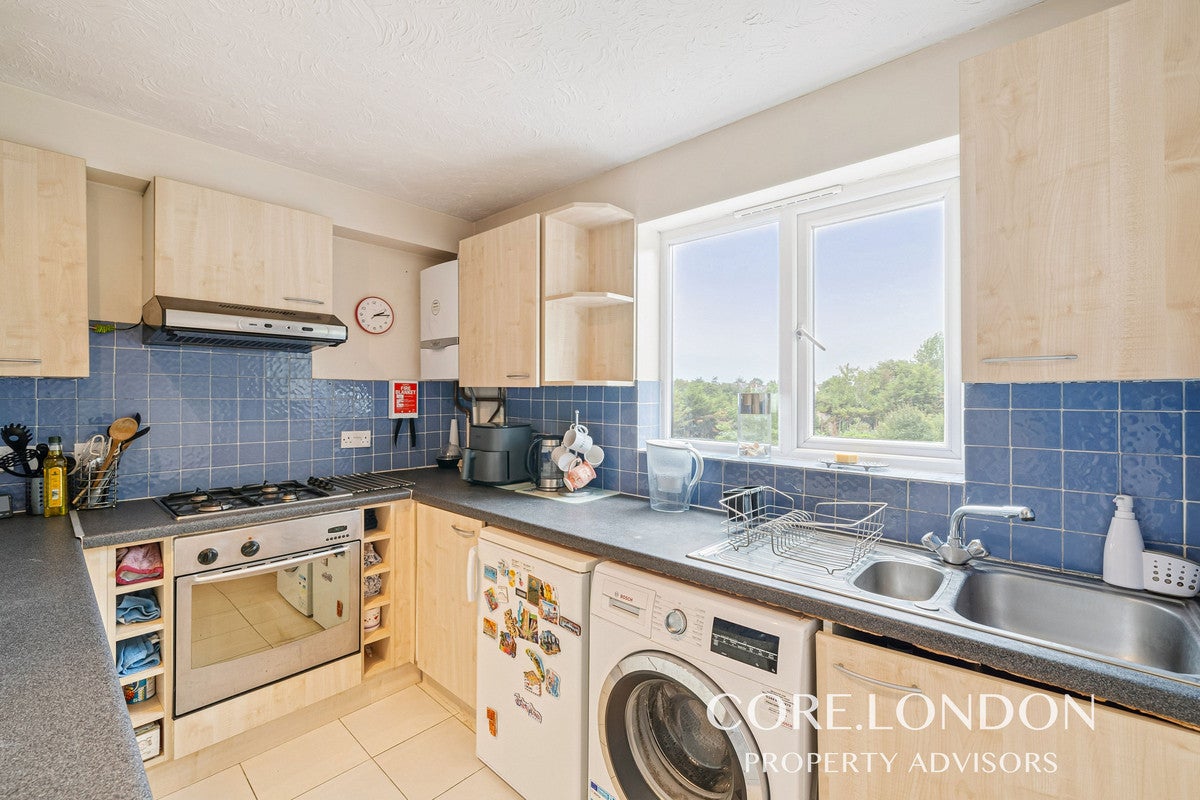 Flat Twyford Avenue in Greater London