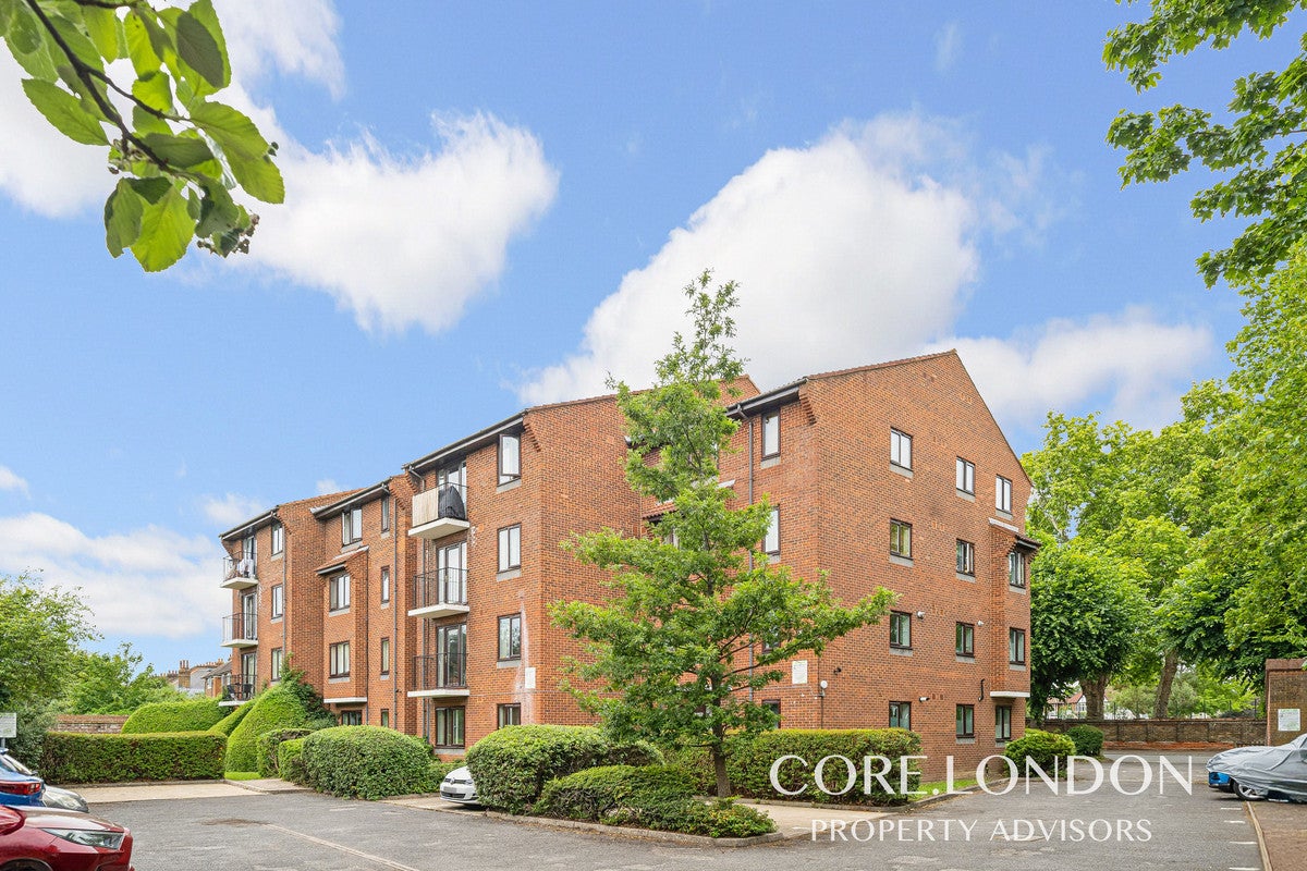 Flat Twyford Avenue in Greater London