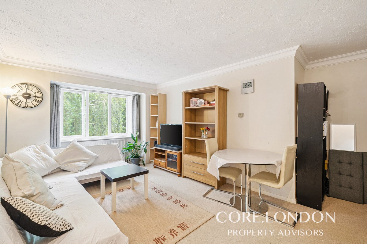 Flat Twyford Avenue in Greater London