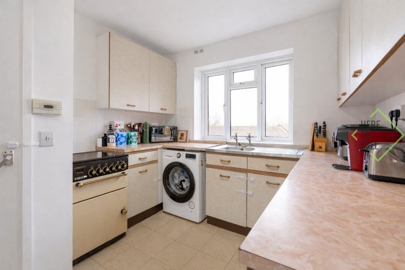 Room Ashburnham Close in Greater London