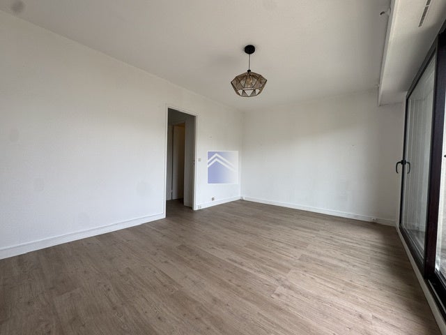 Flat Boulevard Saint-Denis in Courbevoie