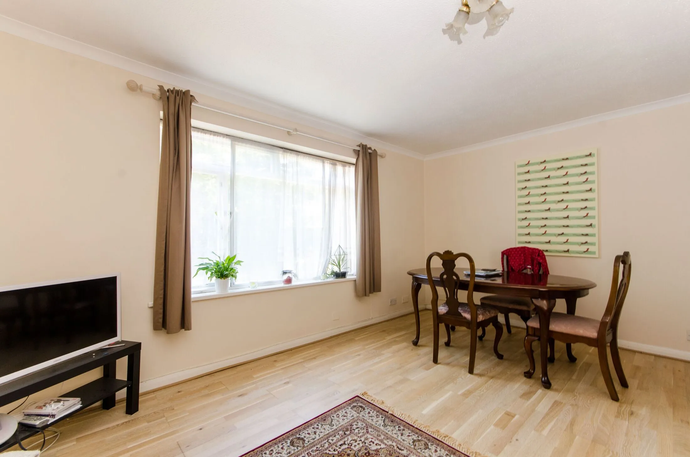 Flat Denmark Avenue in Greater London