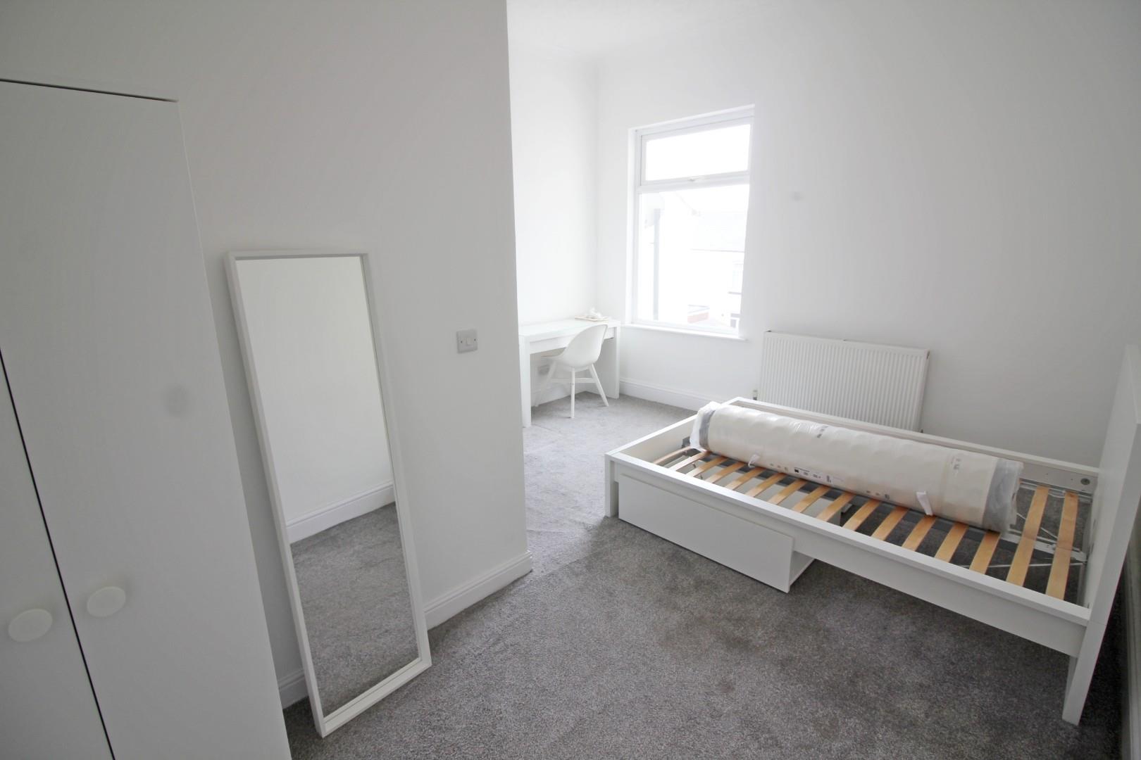 Room Chesham Road in Bury