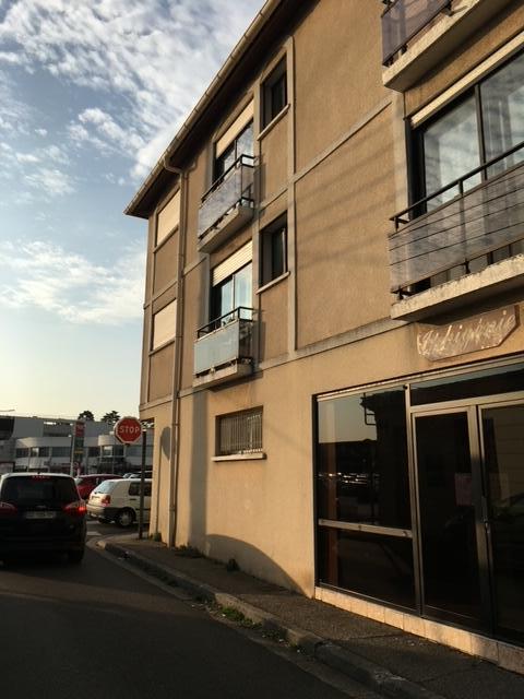 Room Rue des Treilles in Libourne